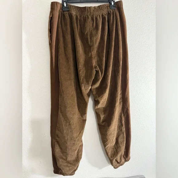 Nike Women's Chocolate Brown Joggers - Picture 5 of 6